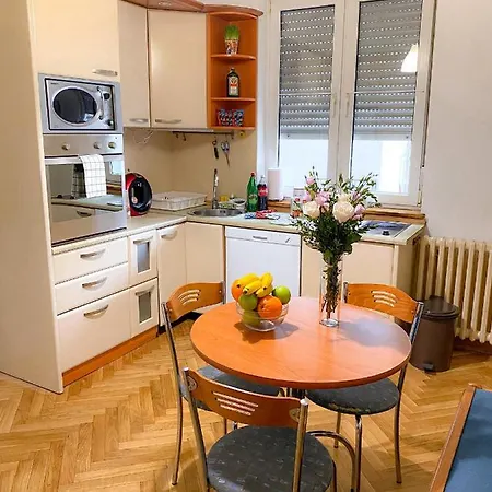 Bueno Apartament *